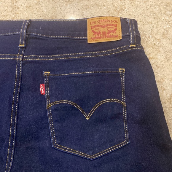 Levi’s 311 Dark Wash Shaping Skinny Jeans Size 31 - Picture 4 of 5